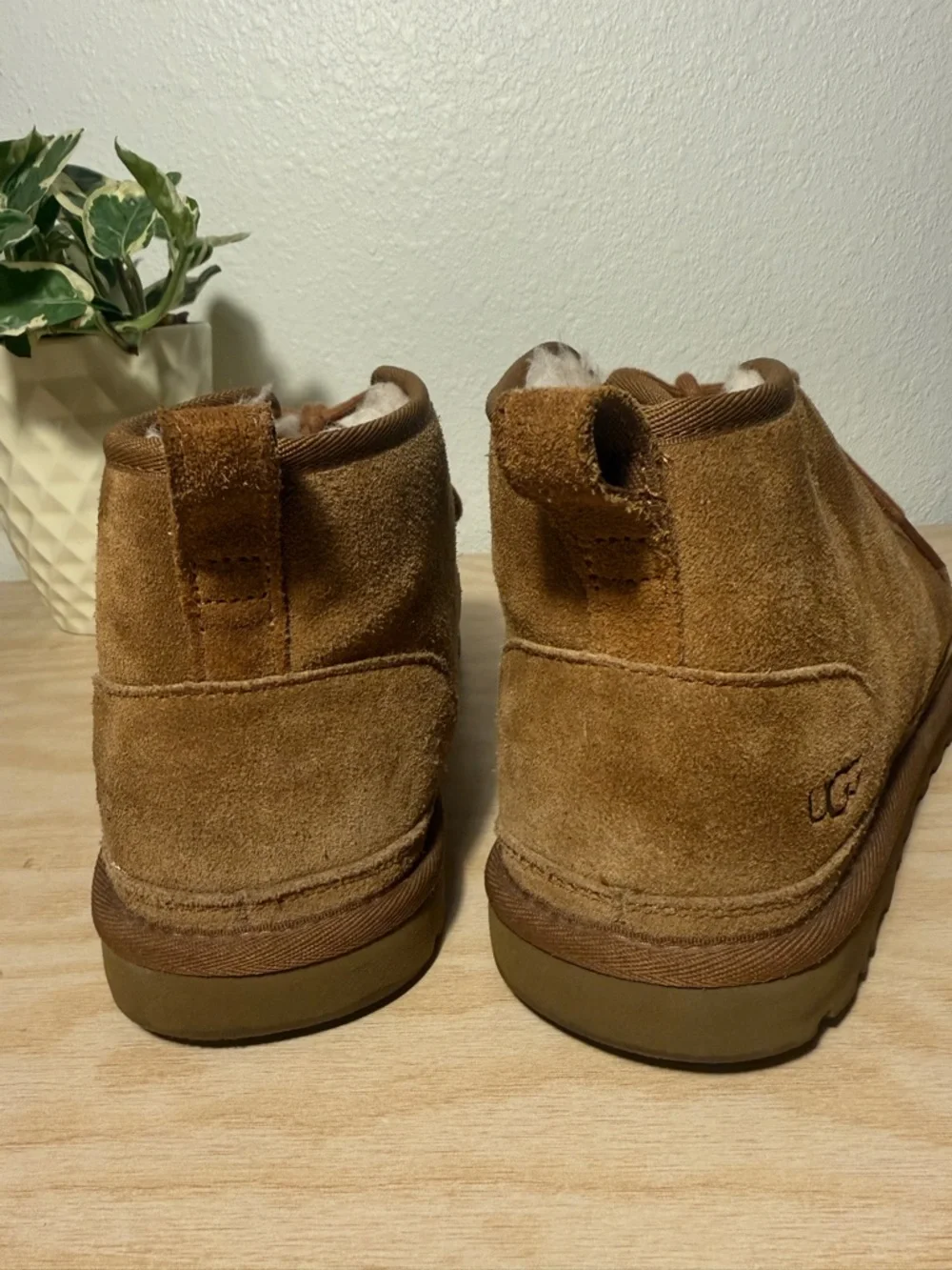 NWOT UGG Neumel Chukka Boot Men’s US 9 Eu 42 Tan Chestnut Suede Lace Up NWOT